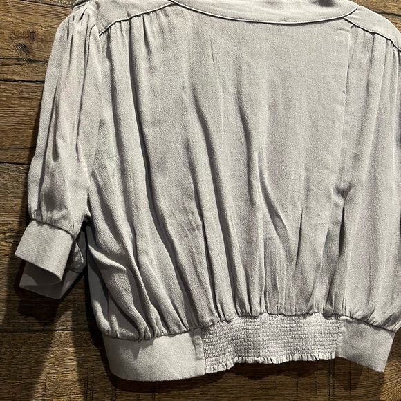 NWOT v-neck cropped blouse - Picture 4 of 7